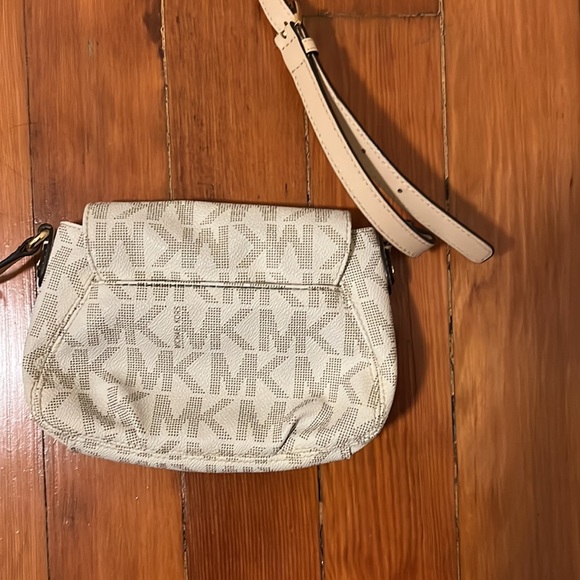 Michael Kors Monogrammed Crossbody - LIKE NEW - Picture 5 of 5